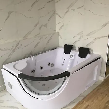 Апартаменты Yourapart Jacuzzi Przy Zamku Krolewskim Варшава